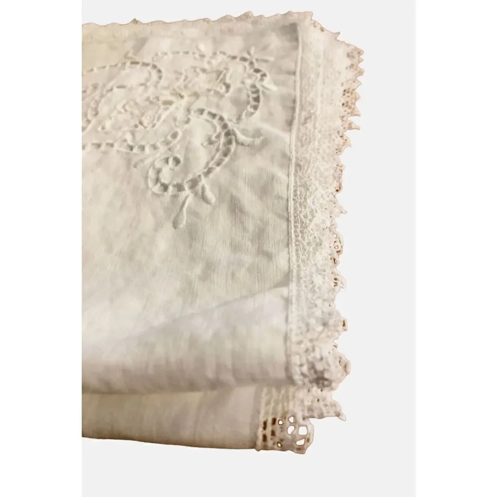 Set of 6 Vintage White Cotton Dinner Napkins w lace cutout details—17” Square